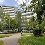 Piastow Comfy With Balcony & Office In By Renters דירה