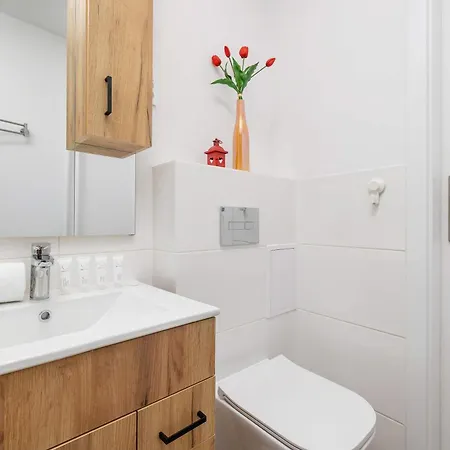 Piastow Comfy With Balcony & Office In By Renters Katowice