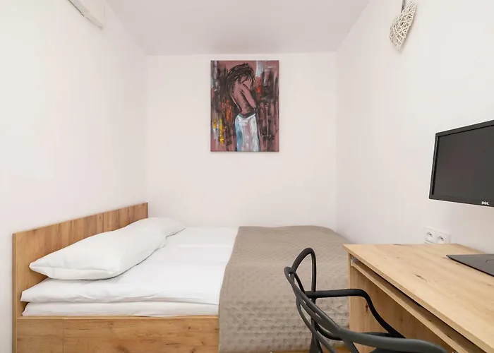 Piastow Comfy With Balcony & Office In By Renters Apartament