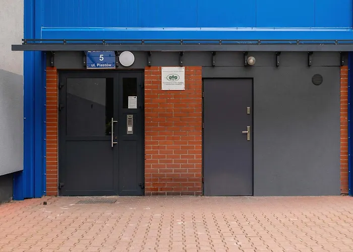 Piastow Comfy With Balcony & Office In By Renters Apartament